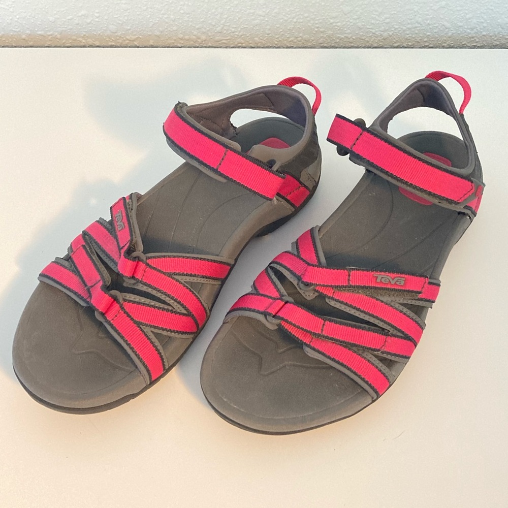 Teva NWOT sandals